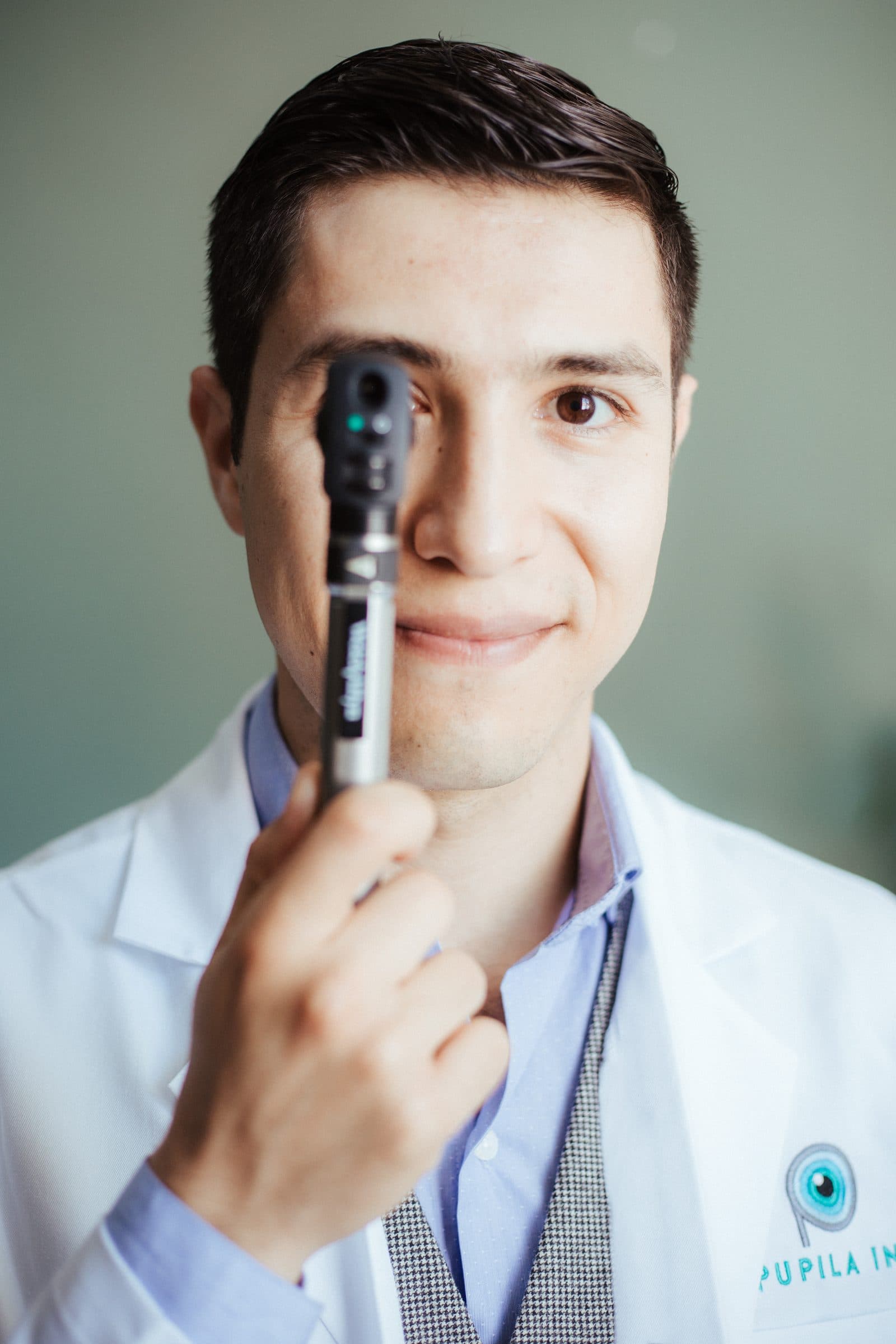 Dr. Víctor Medina